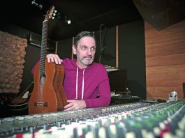 Paulo Miklos lança novo trabalho hoje na Casa Natura Musical