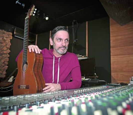 Paulo Miklos lança novo trabalho hoje na Casa Natura Musical